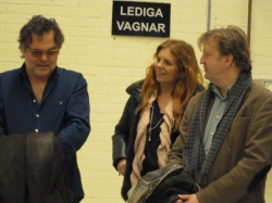 Janne Åström, Annelie Roswall och Lennart Bäck funderar på vart scenen ska byggas i den än så länge tomma industrilokalen på fd Flextronics. Den kommer inte vara tom så länge till...