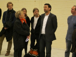 Monica Sparby presenterar Markus Fredén på pressträffen den 2/11. Markus är än så länge okänd för den gotländska publiken, men den 25/2 2011 hoppas vi ändra på det.