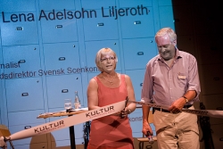 Kommunordförande Eva Nypelius inviger Kultur i Almedalen på Länsteatern söndagen den 4/7 klockan 16.15. Till sin hjälp har hon Sture Carlsson, förbundsdirektör Svensk Scenkonst. Foto: Stig Hammarstedt