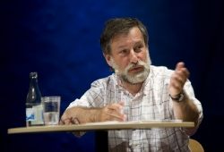 Socialdemokraternas kulturpolitik presenterades närmare på Länsteatern 8/7 genom Leif Pagrotsky: Foto Stig Hammarstedt