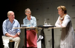 Kulturminister Lena Adelsohn Liljeroth utfrågas om Moderaternas syn på kulturpolitiken. Samtalsledare Kerstin Brunnberg, journalist och Sture Carlsson, förbundsdirektör Svensk Scenkonst. Foto: Stig Hammarstedt