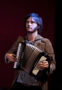 Föreställningsfoto från ENSAMMA MEN TILLSAMMANS. Fotograf: Stig Hammarstedt