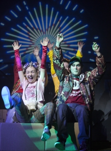 Pressbild Länsteatern Gotland ”Hjärnpunka”: Maja Larsson, Erik Törner. Fotograf: Stig Hammarstedt