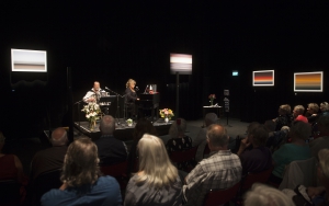 Magnus Linds utställning Horisonter. Vernissagespelning av Magnus Lind & Marie Nilsson Lind. Länsteatern juni 2017. Foto: Stig Hammarstedt