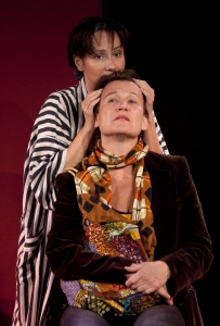 Martyna Lisowska och Karin Kickan Holmberg visar del ur ENSAMMA MEN TILLSAMMANS på teaterns höstsamling 2015. Foto: Stig Hammarstedt