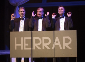 Ensemblen i ”Bättre begagnat; Ulf Grönhagen, Lennart Bäck och Thomas Sundström. Foto: Stig Hammarstedt