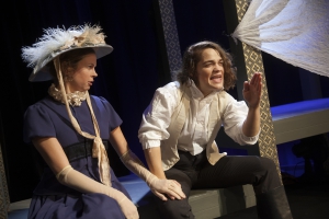 Föreställning JAG VET VEM JAG ÄR. Camilla Eriksson & Malin Karlsson. Foto: Stig Hammarstedt