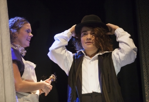 Föreställning JAG VET VEM JAG ÄR. Camilla Eriksson & Malin Karlsson. Foto: Stig Hammarstedt