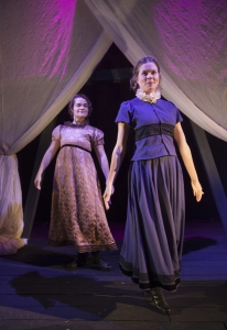 Föreställning JAG VET VEM JAG ÄR. Malin Karlsson & Camilla Eriksson. Foto: Stig Hammarstedt