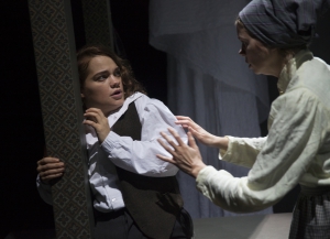 Föreställning JAG VET VEM JAG ÄR. Malin Karlsson & Camilla Eriksson. Foto: Stig Hammarstedt