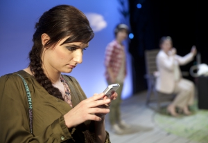 Maria Lindström. I bakgrunden Martyna Lisowska och Åsa Bergh. Foto: Stig Hammarstedt