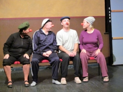 Repetitionsbild från KALASAKUTEN; Hela gänget på plats d.v.s. Lena Bogegård, Lennart Bäck, Karin Kickan Holmberg och Per Eric Asplund