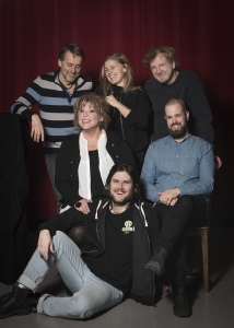 Mina Drömmars Land, Ensemble (Marie NilssonLind, Lee Gotvik, Lennart Bäck, Erik Törner och Joel Kant) och regissör Thomas Sundström, Länsteatern 2018. Foto: Anna Sundström