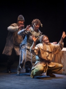 Lennart Bäck, Lena Bogegård och Tove Vahlne. Den fula ringaren och den vackra Esmaralda. Länsteatern Gotland. Foto: Stig Hammarstedt