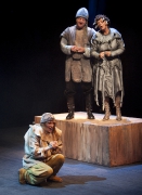 Tove Vahlne, Lennart Bäck och Lena Bogegård. Den fula ringaren och den vackra Esmaralda. Länsteatern Gotland. Foto: Stig Hammarstedt