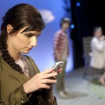 Maria Lindström. I bakgrunden Martyna Lisowska och Åsa Bergh. Foto: Stig Hammarstedt.