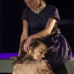 Föreställning JAG VET VEM JAG ÄR. Camilla Eriksson & Malin Karlsson. Foto: Stig Hammarstedt